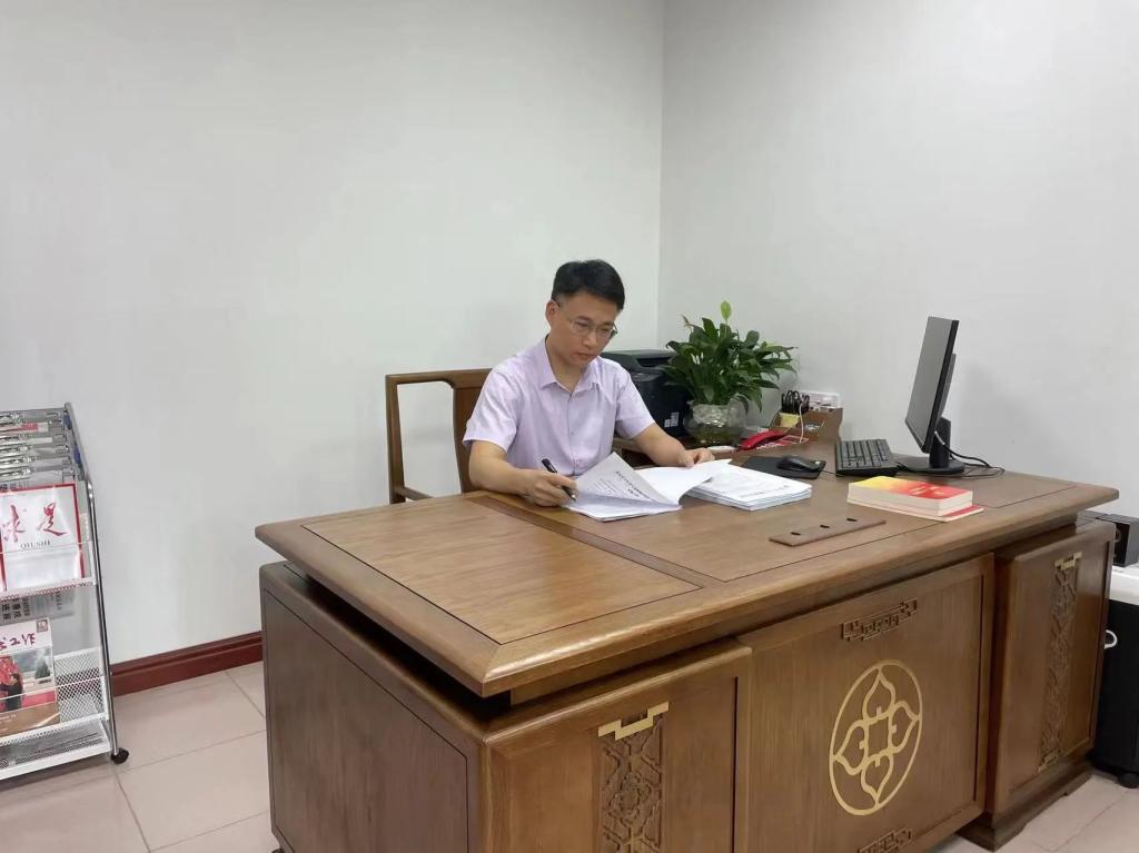 云鼎手机平台校友许云获评第六届  广东省“人民满意的公务员”称号